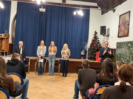 Spotkanie uczniów 2 LO z panem Januszem Onyszkiewiczem